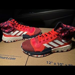 Size 10 Adidas Marquee boost basketball shoe